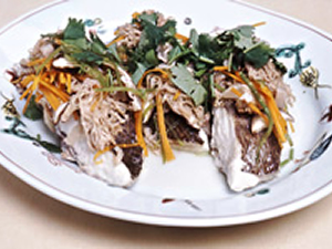 さんごヤマブシタケと白身魚の野菜蒸し