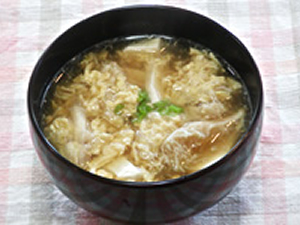 豆腐とさんごヤマブシタケのかき玉スープ