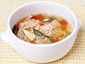 さんごヤマブシタケと季節の野菜のスープ